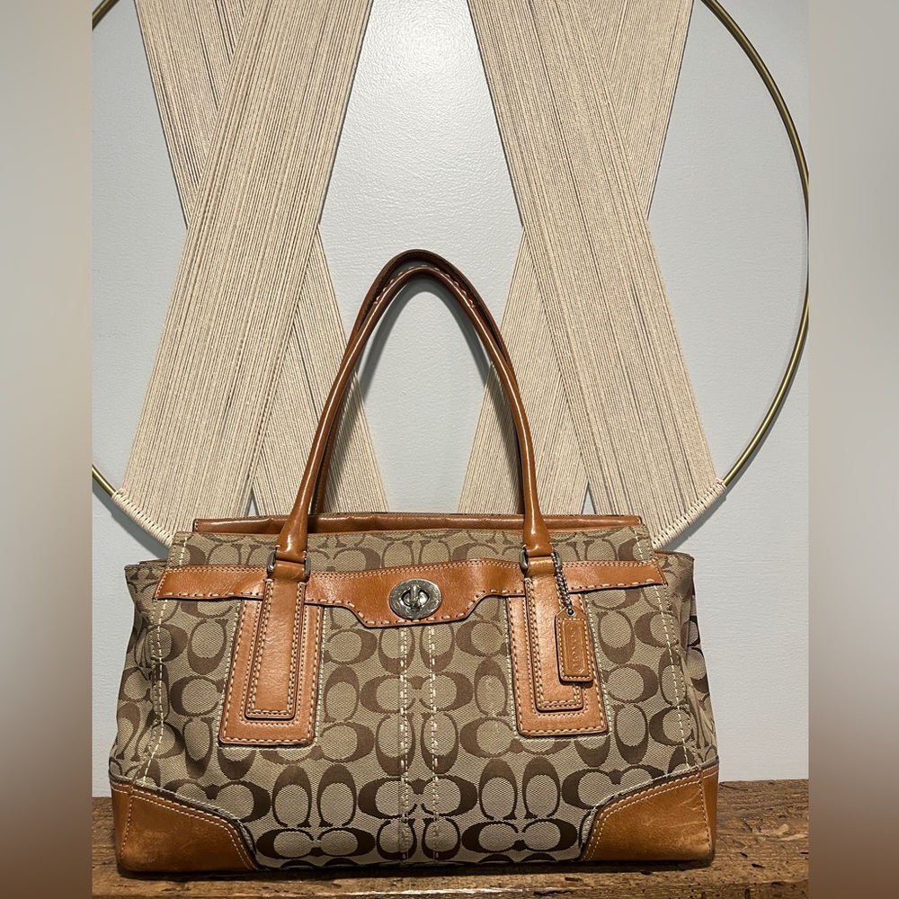 Coach Bag! - Picture 3 of 16